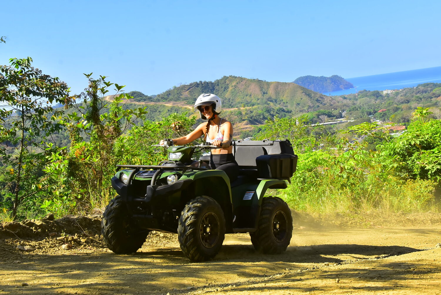 Guests arriving at Vista Los Sueños from San José for a full-day combo