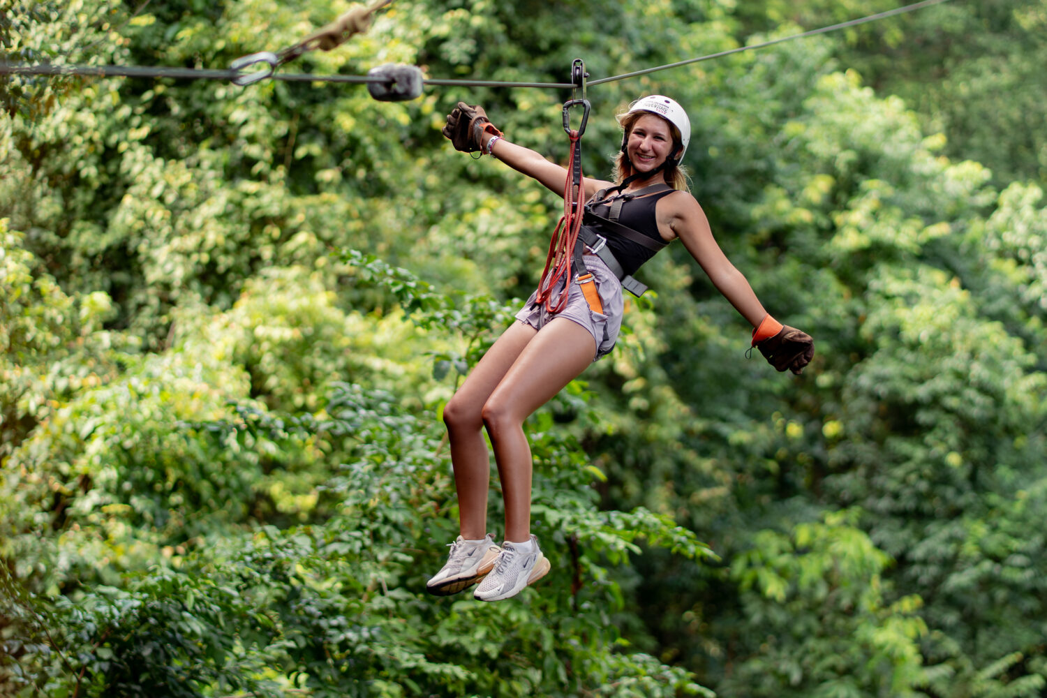 Cruise passengers combining zipline and horseback riding at Vista Los Sueños